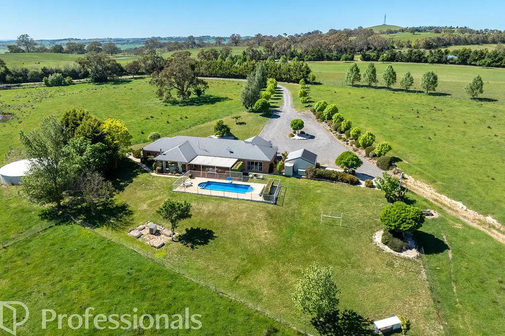 Orange 4ਬੈੱਡਰੂਮ A Stunning Family Home on 100 Acres, Just 15 minutes From Orange