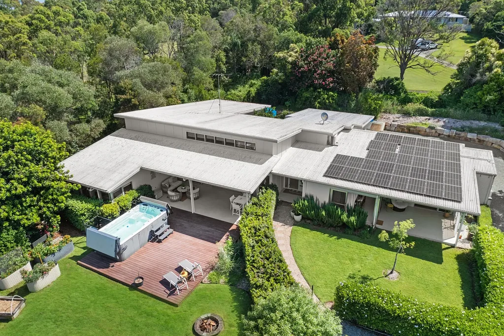 Thornlands 4房  超过2英亩的天堂，拥有双重生活！ Over 2 acres of paradise with dual living!