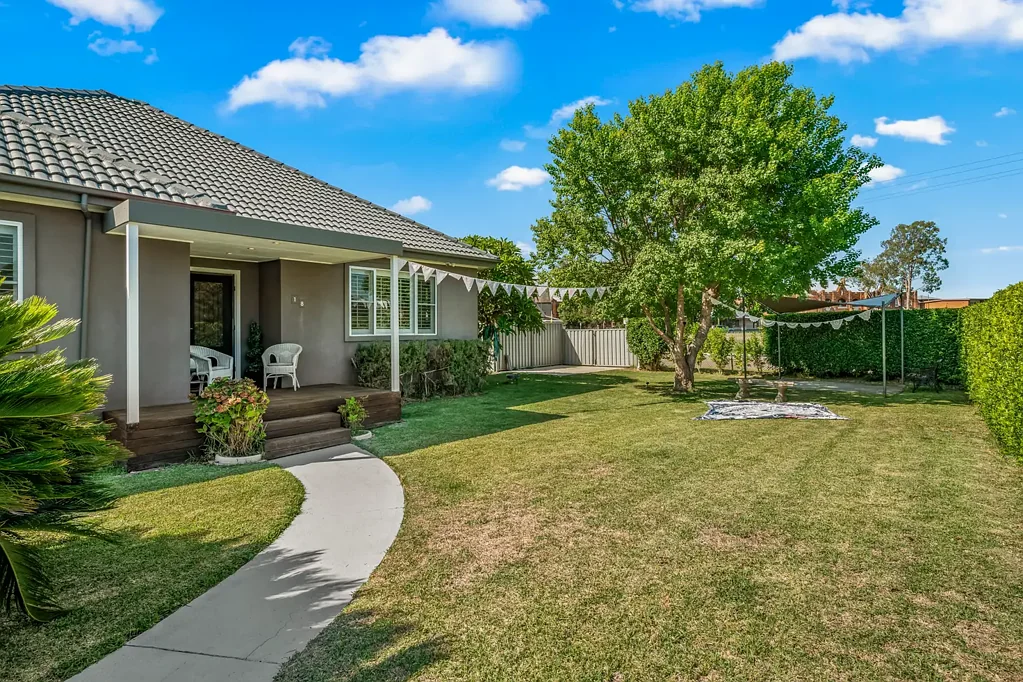 Singleton 4房  A Beautiful Family Home & Entertainers Delight!