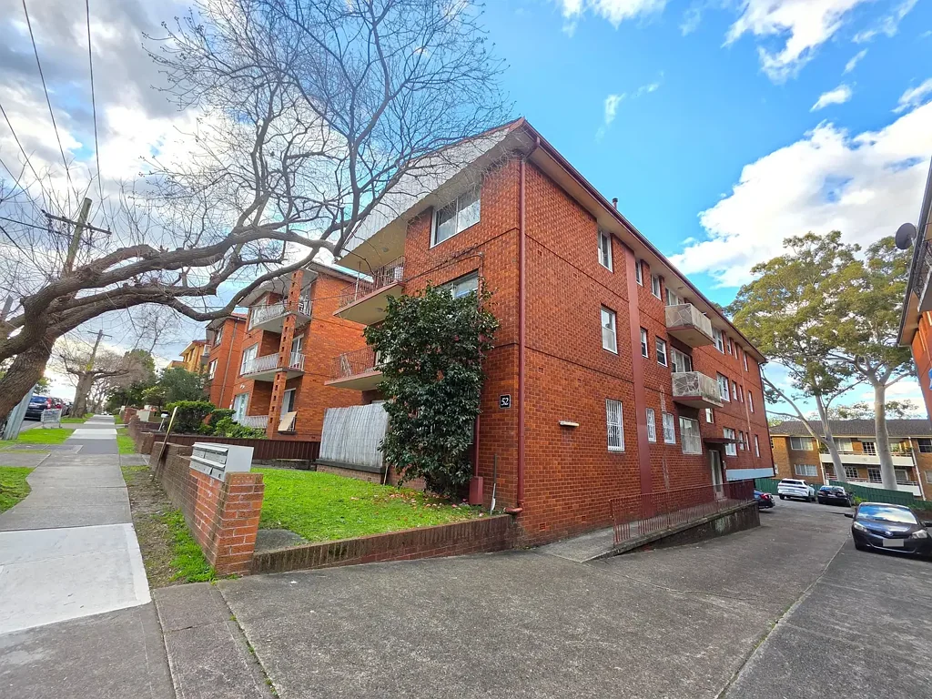 WELL-PRESENTED 2-BEDROOM UNIT FOR RENT