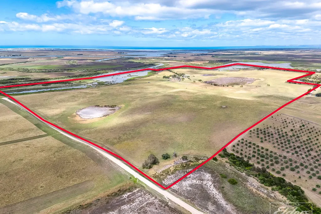 Hindmarsh Island Wetlands, Water Views & 3 Titles
