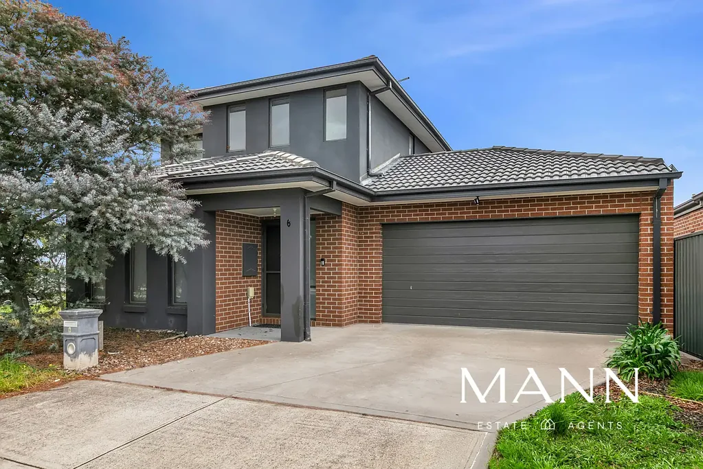 Spacious Family Home in Roxburgh Park - Perfect for Your Next Move!