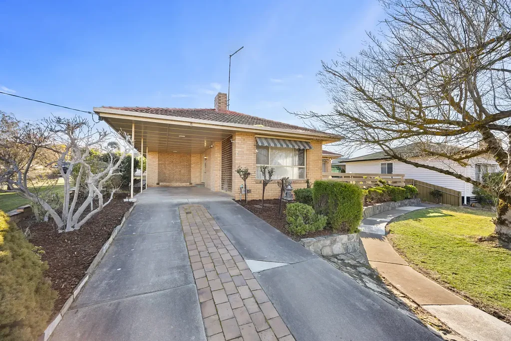 Spacious 3-Bedroom Family Home in the West