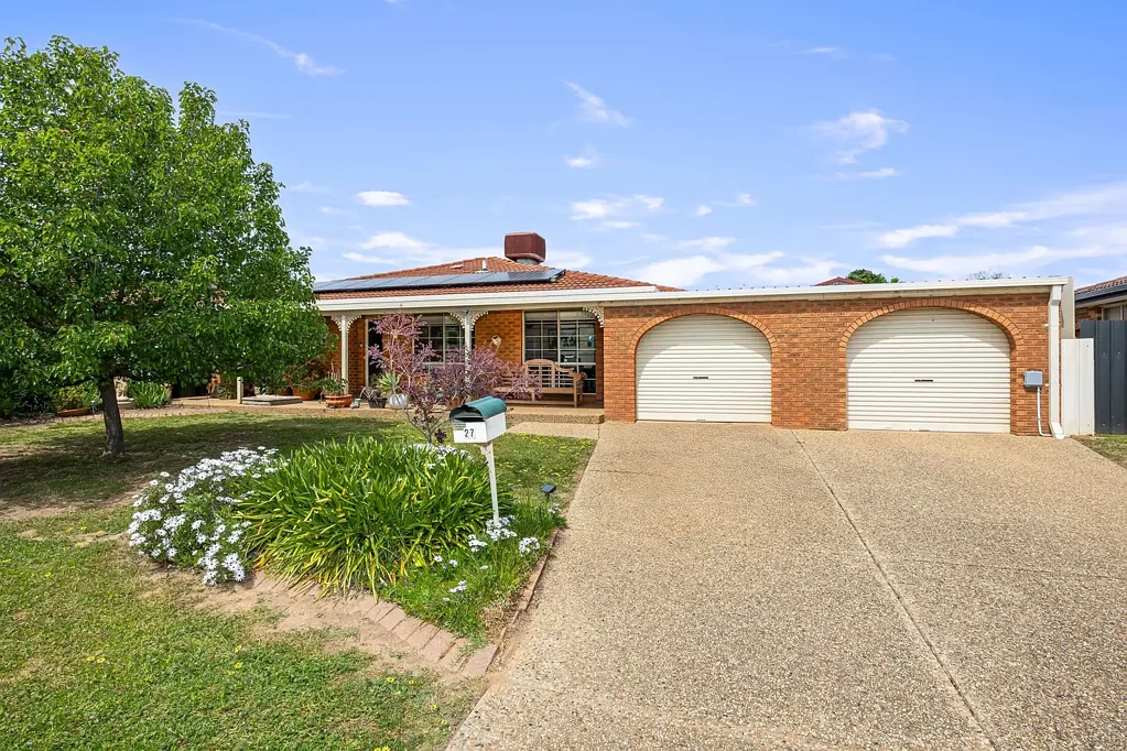 27 Overdale Drive, Bourkelands, NSW 2650