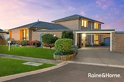 7 Bunurong Place, Cranbourne
