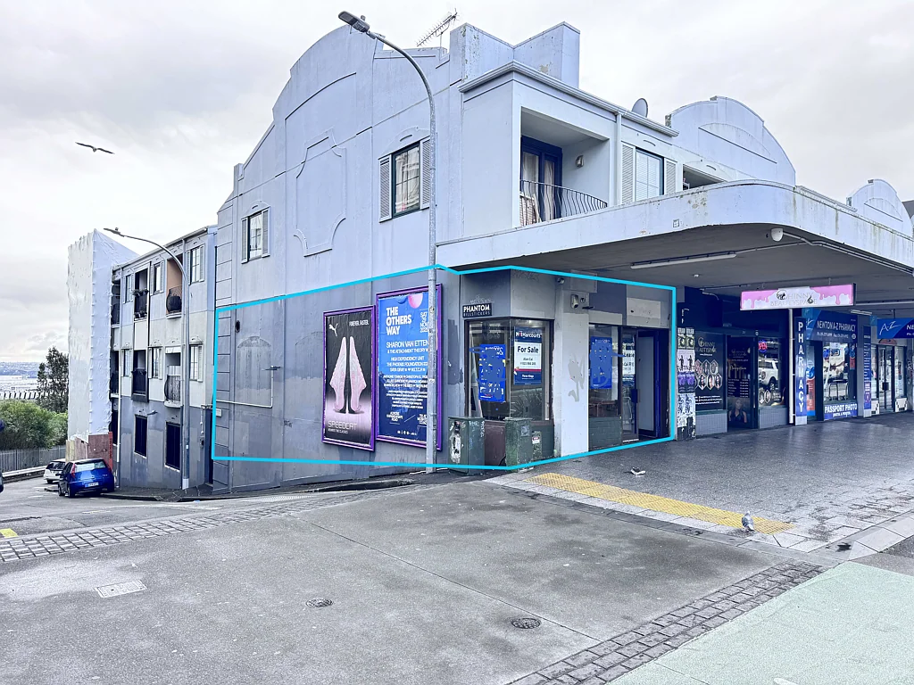 Auckland Central High exposure at corner of K' Road