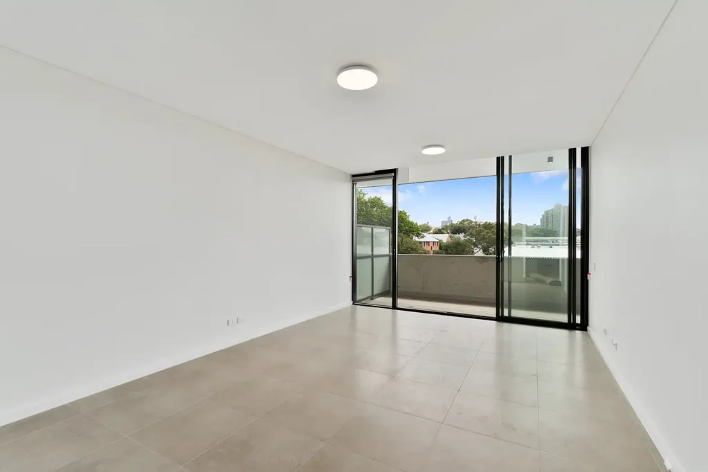 MODERN 3 BEDROOM PLUS LARGE STUDY WITH CITY VIEWS!