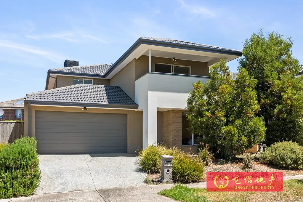 Spacious 5-Bedroom Family Home for Lease in the Heart of Point Cook!