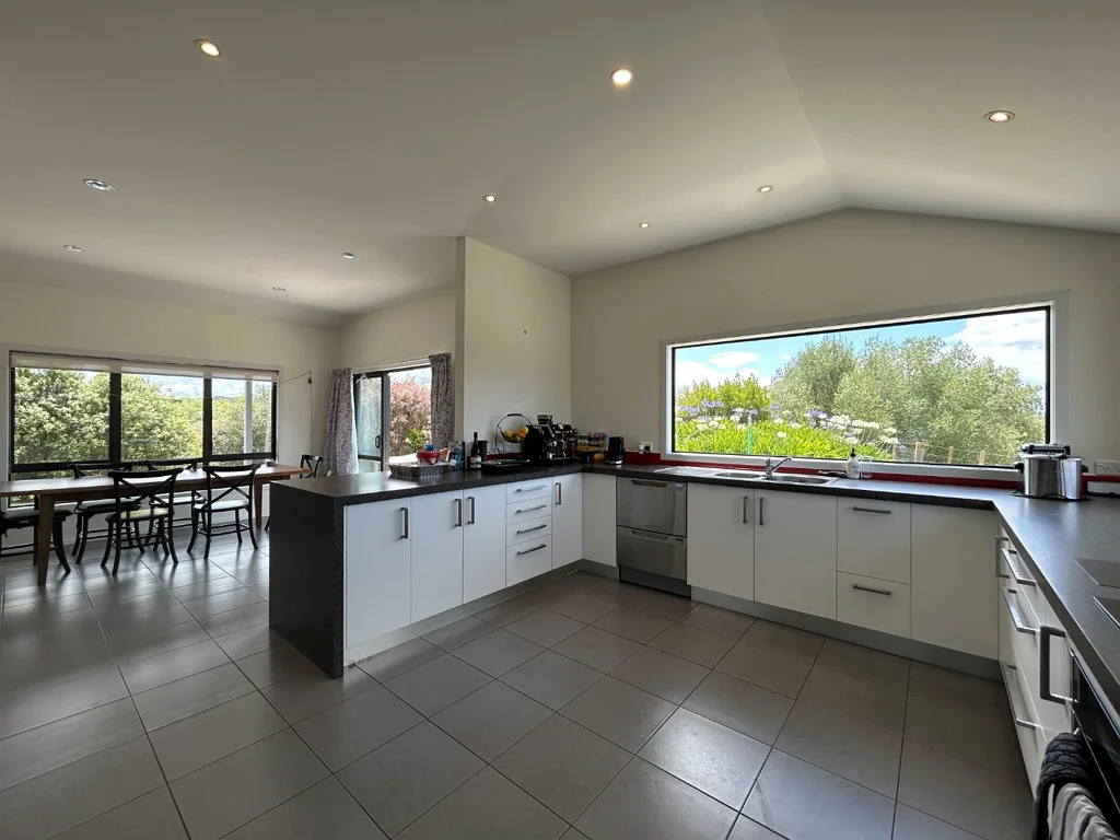 Semi-rural 4 bedroom home in Poraiti