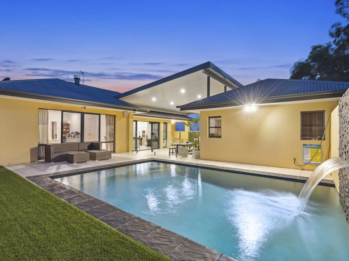 8 CHEVRON RISE, HIGHLAND PARK QLD 4211, 0 rūma, 0 rūma horoi, House