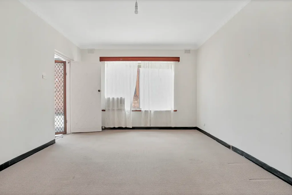 Ideal Two Bedroom Unit in Great Location