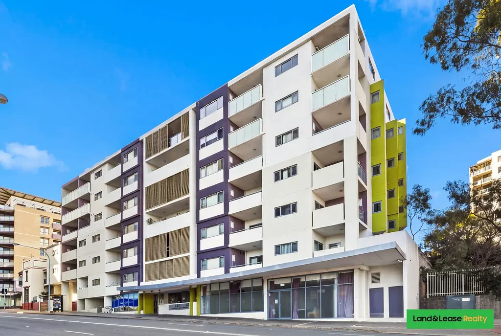 Hurstville 2कमरा Spacious North-Facing Full-Brick Apartment | Modern Living, Exceptional Convenience & Rooftop Entertaining
