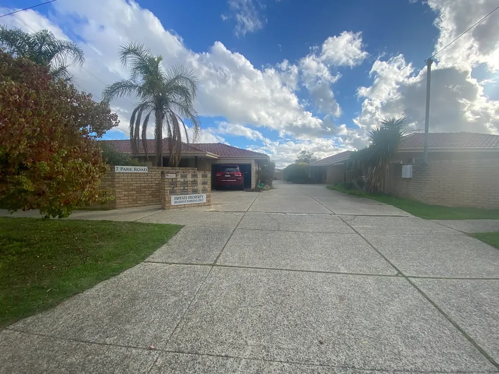 COSY TWO BEDROOM / ONE BATH UNIT - Air conditioning - solar hot water