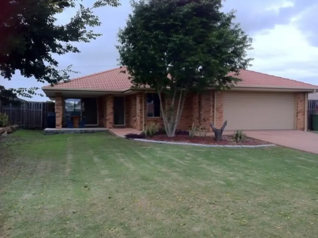 4 BEDROOM LOWSET HOME AVAILABLE IN POPULAR RACEVIEW ESTATE
