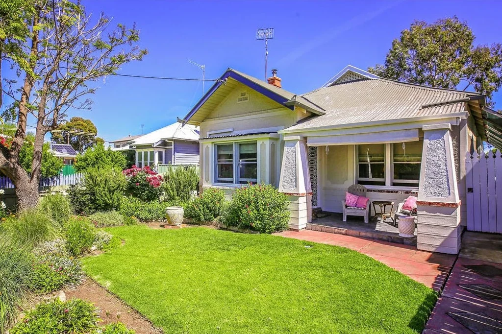 Deniliquin 3 Bedroom Timeless Charm in Prime Location !