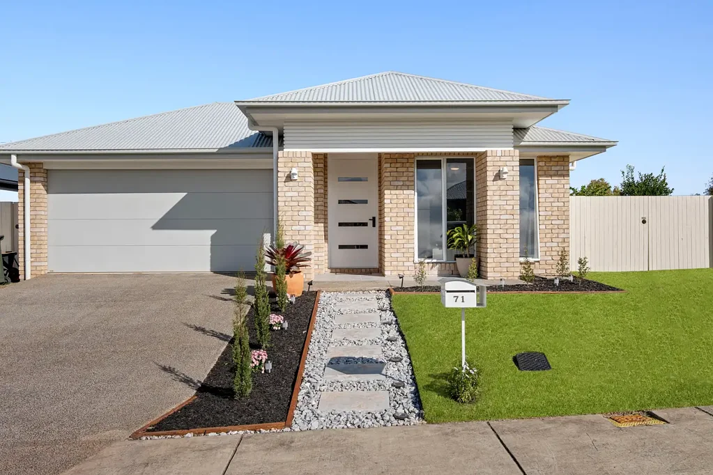 Morayfield 4房  带设计师装修的家庭规模住宅！ Family Sized Home with Designer Finishes!