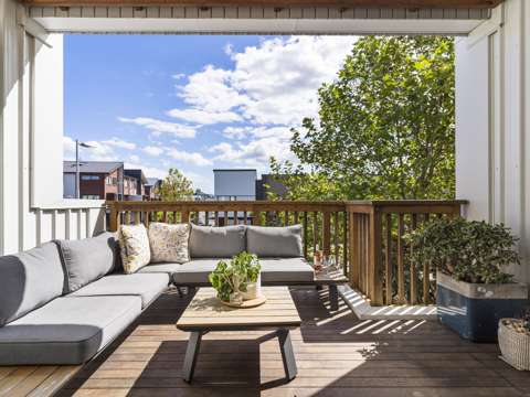Hobsonville 2房  The ultimate 2 beddy with covered carport!