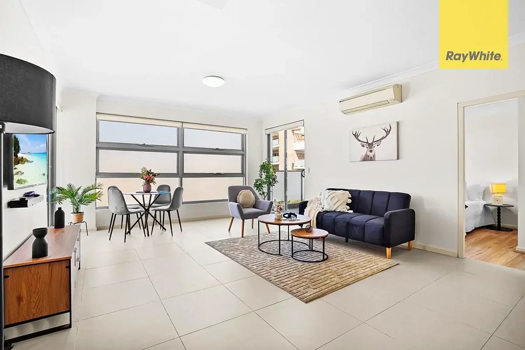 Homebush West 2Kwarto Modern 2-Bedroom Apartment with EV Charger & Dual Balconies