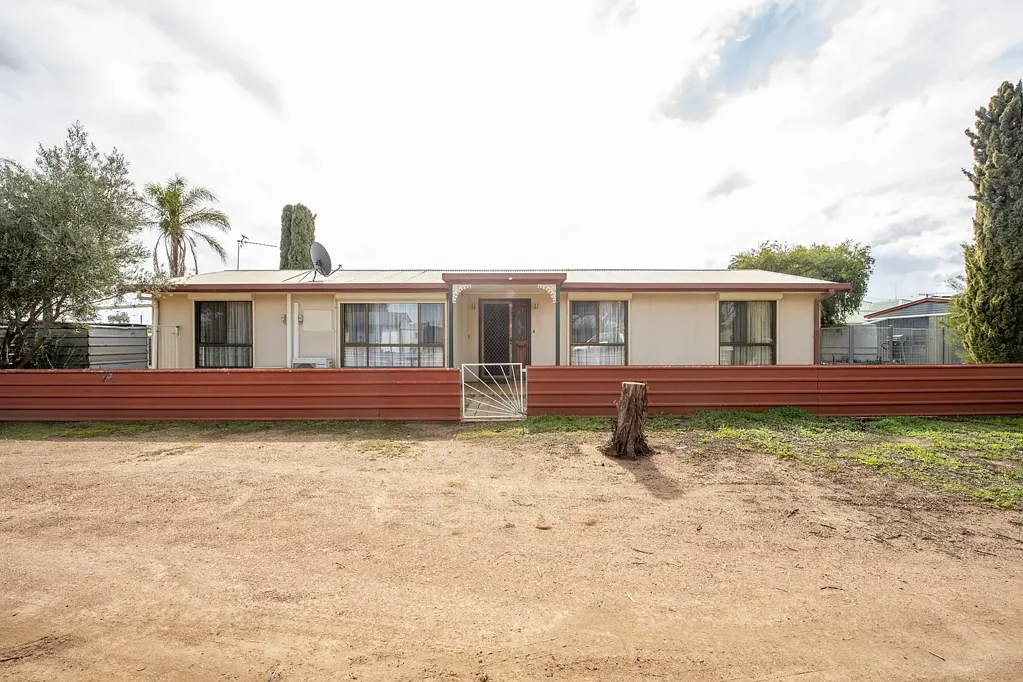 Port Pirie 4ਬੈੱਡਰੂਮ 4-Bedroom Home on a Spacious Corner Allotment