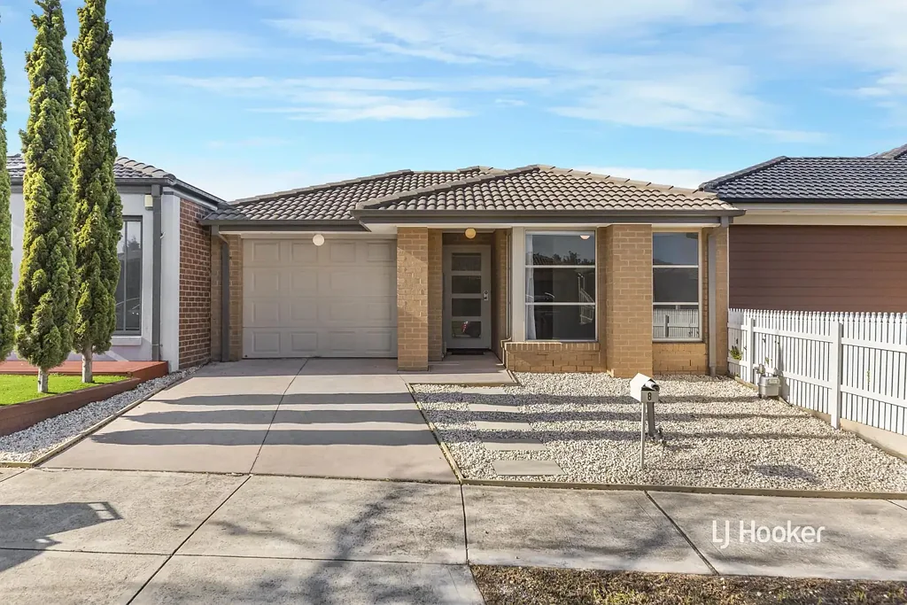 Contemporary Comfort with Light-Filled Living & Effortless E