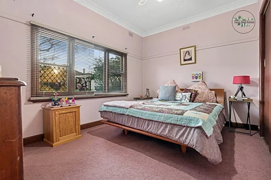 1/17 Spring Gully Road, Quarry Hill, VIC 3550, 3 slaapkamers, 1 badkamers, House