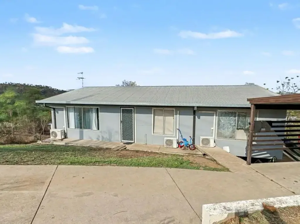 Collinsville 3침실 MAGICAL VIEWS+ BREEZE AWAITS-  3 Bedrooms, 1 Bathroom, Airconditioning + Fans