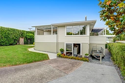 1 Poplar Road, Stanmore Bay