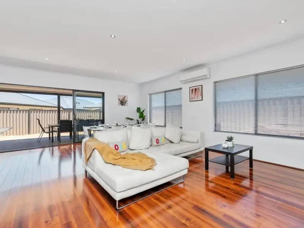 Absolutely Stunning Home (Fully Furnished)