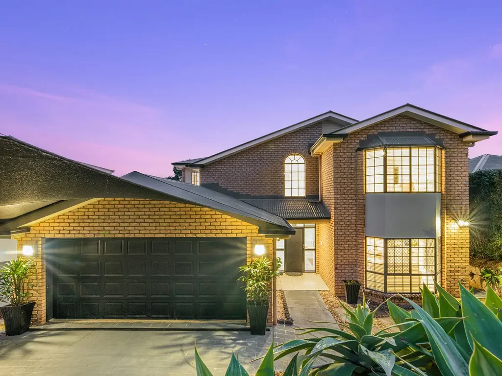 Mount Ommaney 6ਬੈੱਡਰੂਮ Spacious Family Estate with Multi-Generational Living Opportunity Overlooking Stunning Views