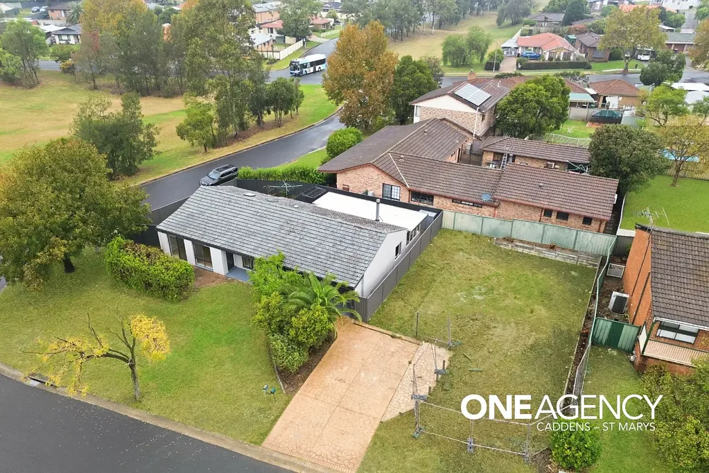 Kingswood 5房 800sqm角地 双居带 granny flat 三倍收入潜力 DA批建五房 未来可分地 800SQM CORNER BLOCK WITH HOUSE, GRANNY FLAT & DA APPROVAL!!!