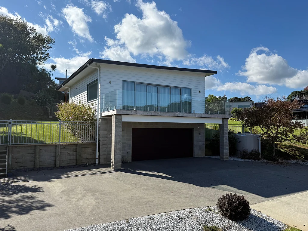 28 Robertson Street (Also being marketed for sale)