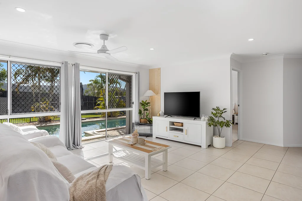 3 Peckham Court, Pacific Pines, QLD 4211