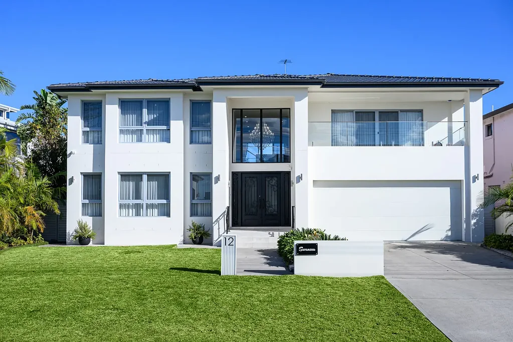 Sylvania Waters 5chambre Waterfront sanctuary with new seawall designed for modern family living