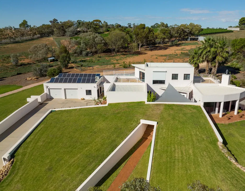 Red Cliffs 4 Slaapkamer A Unique Blend of Country Living & Contemporary Style