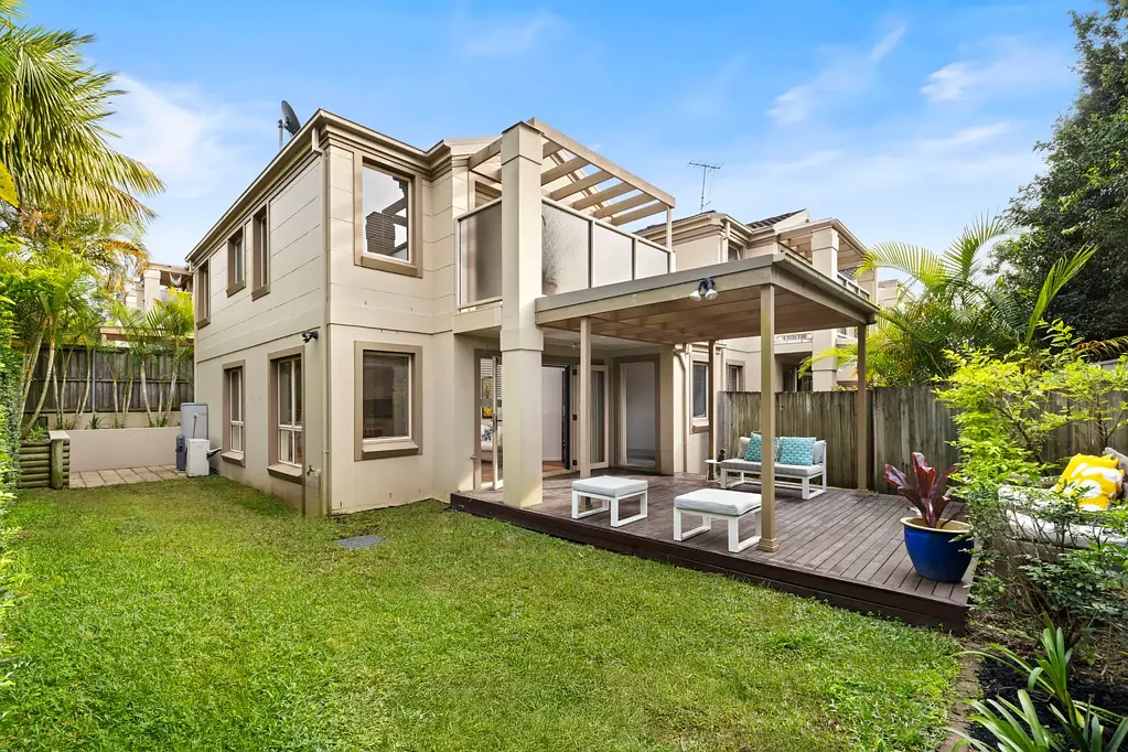 Mona Vale 3 Bedroom Stylish Executive Townhouse with Walk-to-Everywhere Convenience