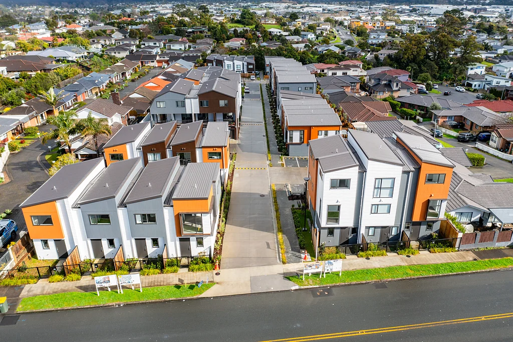 Henderson 3Kwarto BRAND NEW & ARCHITECTURALLY DESIGNED