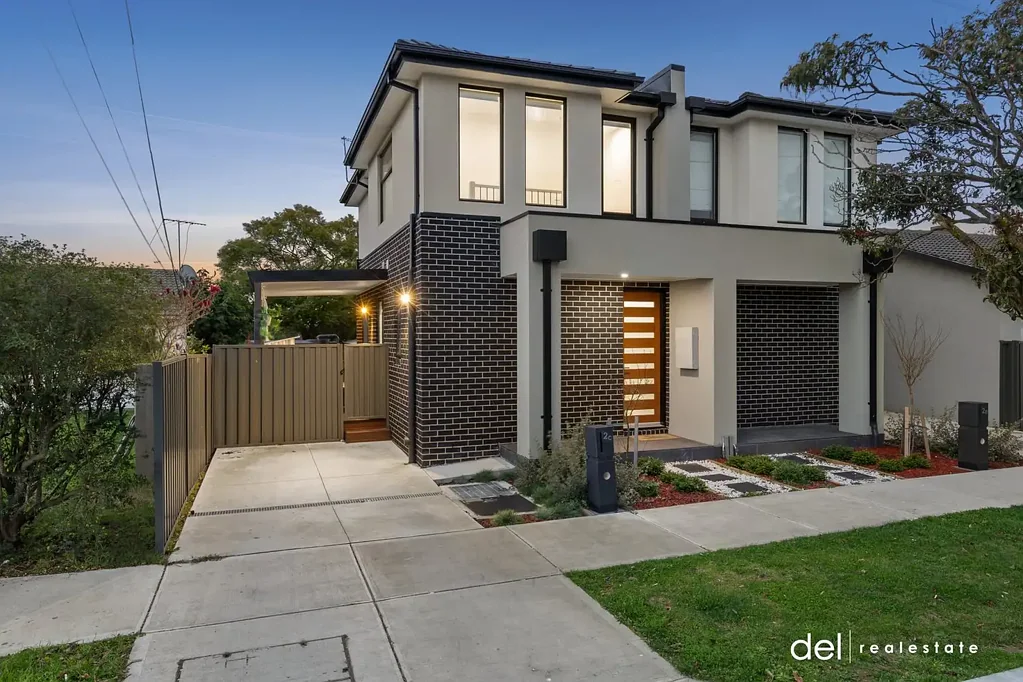 Doveton 2房 静谧庭院中的一年新联排别墅 One Year Old Townhouse in Quiet Court Location