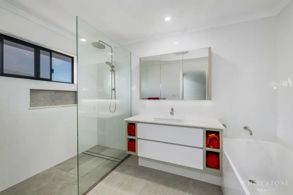 Avenell Heights 3Moenga YOUR PRIVATE RETREAT TO HOST, PLAY, AND RELAX