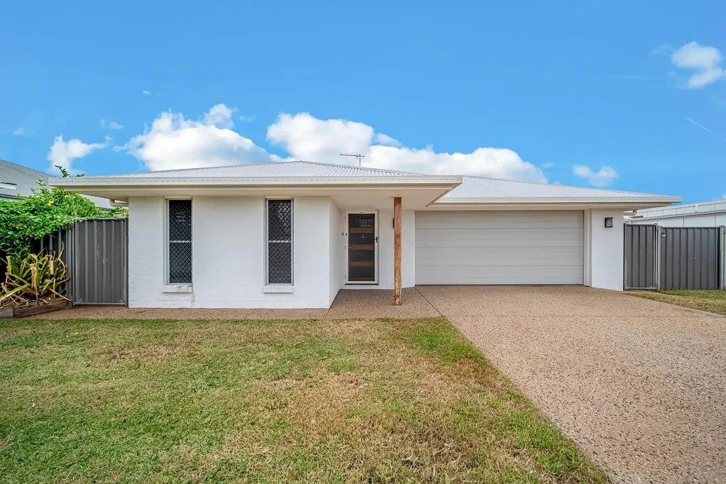 4 BEDROOM HOME - MARANDA HEIGHTS!