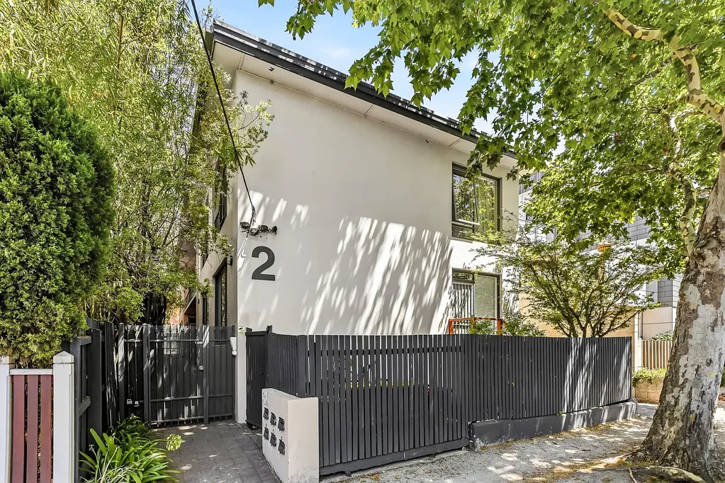 St Kilda 2chambre First-Floor Apartment in a Quiet, Tree-Lined Cul-de-Sac