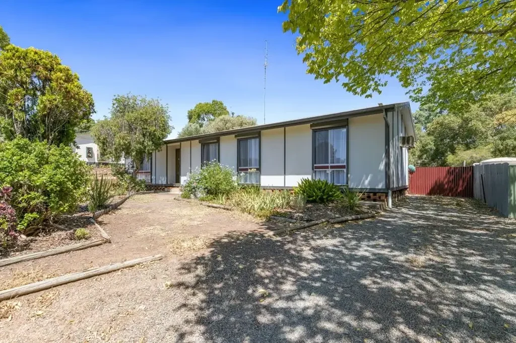 16 Geddes Avenue, Clare, SA 5453