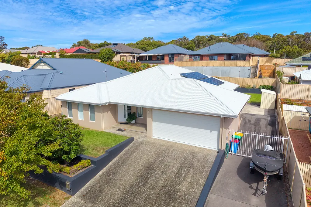 4 Pyrus Gardens, Yakamia, WA 6330