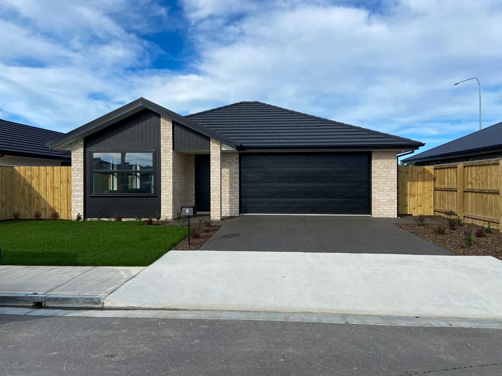 Spacious 4 Bedroom Ravenswood Home