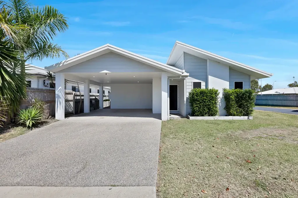 3 Bedroom Home in Bucasia - Close to the Beach!