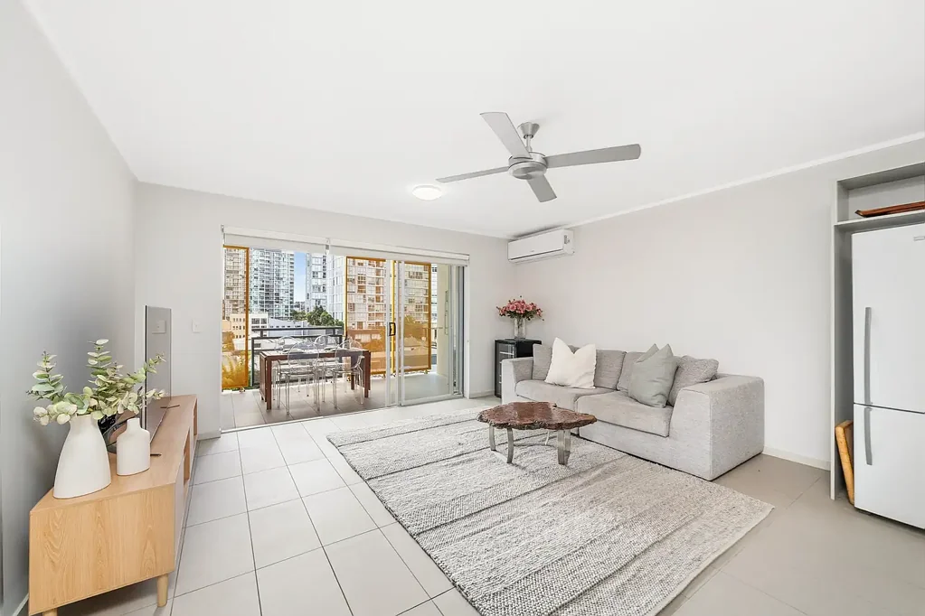 Modern 1-Bedroom Apartment with Spacious Balcony in the Heart of Newstead