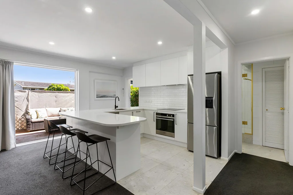 Ellerslie 2房  WALK TO THE VILLAGE & LIVE THE LIFESTYLE!