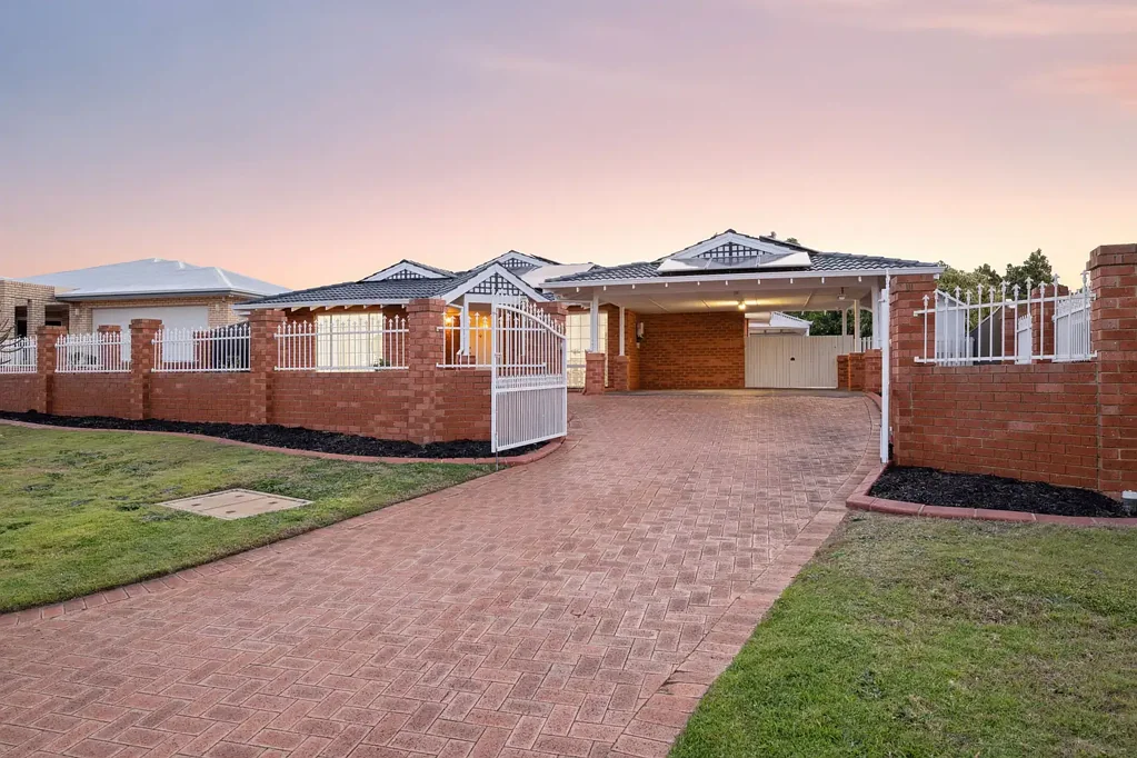 Leeming 5Kwarto RENOVATED, SPACIOUS & MOVE-IN READY!