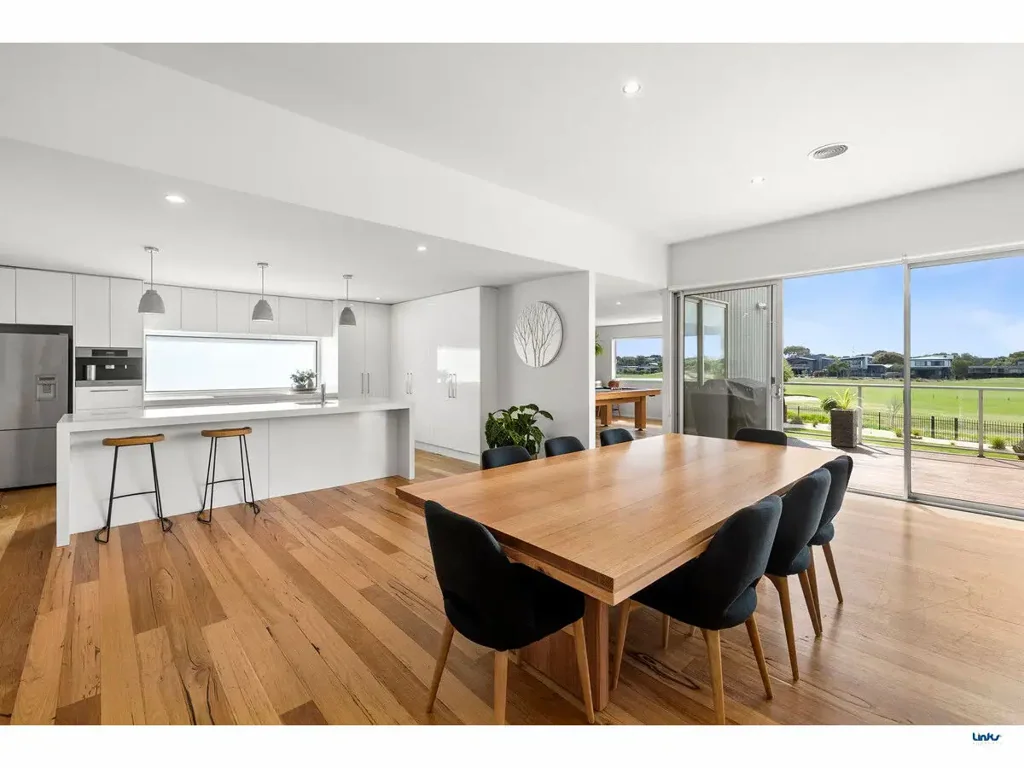 Torquay 5Zimmer The Sands Most Sizeable Home on 1042sqm - Value Investment