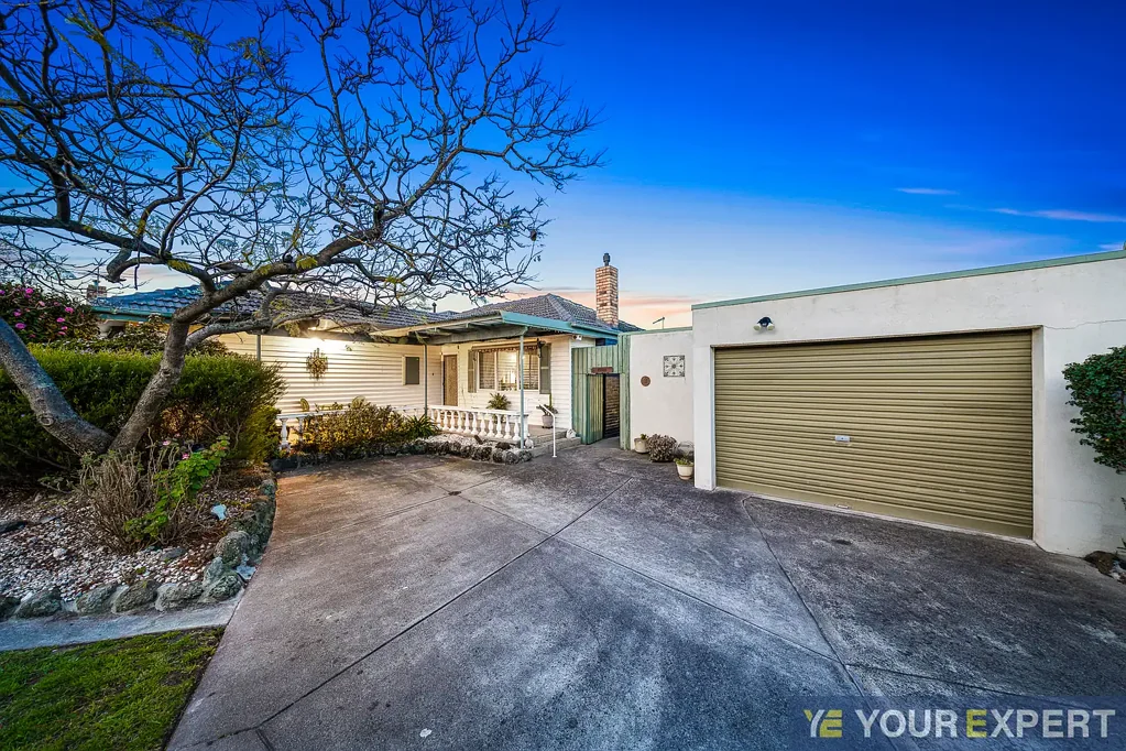 Dandenong North 4침실 Beautifully Maintained Family Home in Prime Dandenong North Location!!