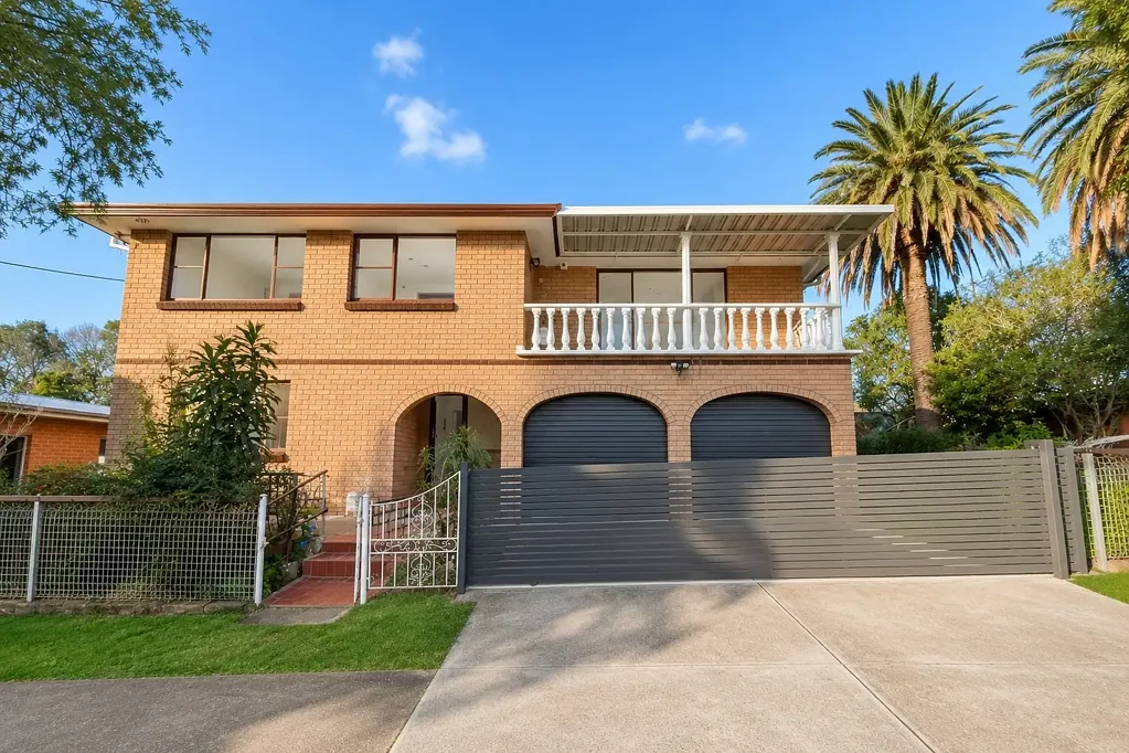 Modern 4-Bedroom Family Home | Access via Woodbine Street